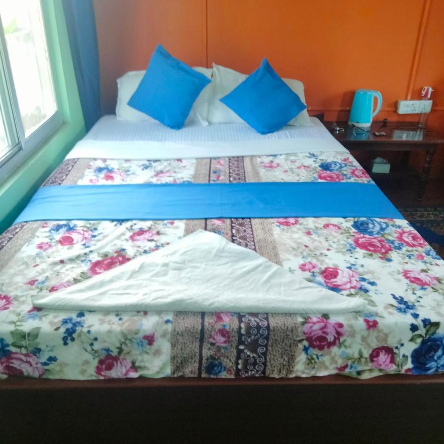 Hotel Tiger Tops Sauraha Kültér fotó
