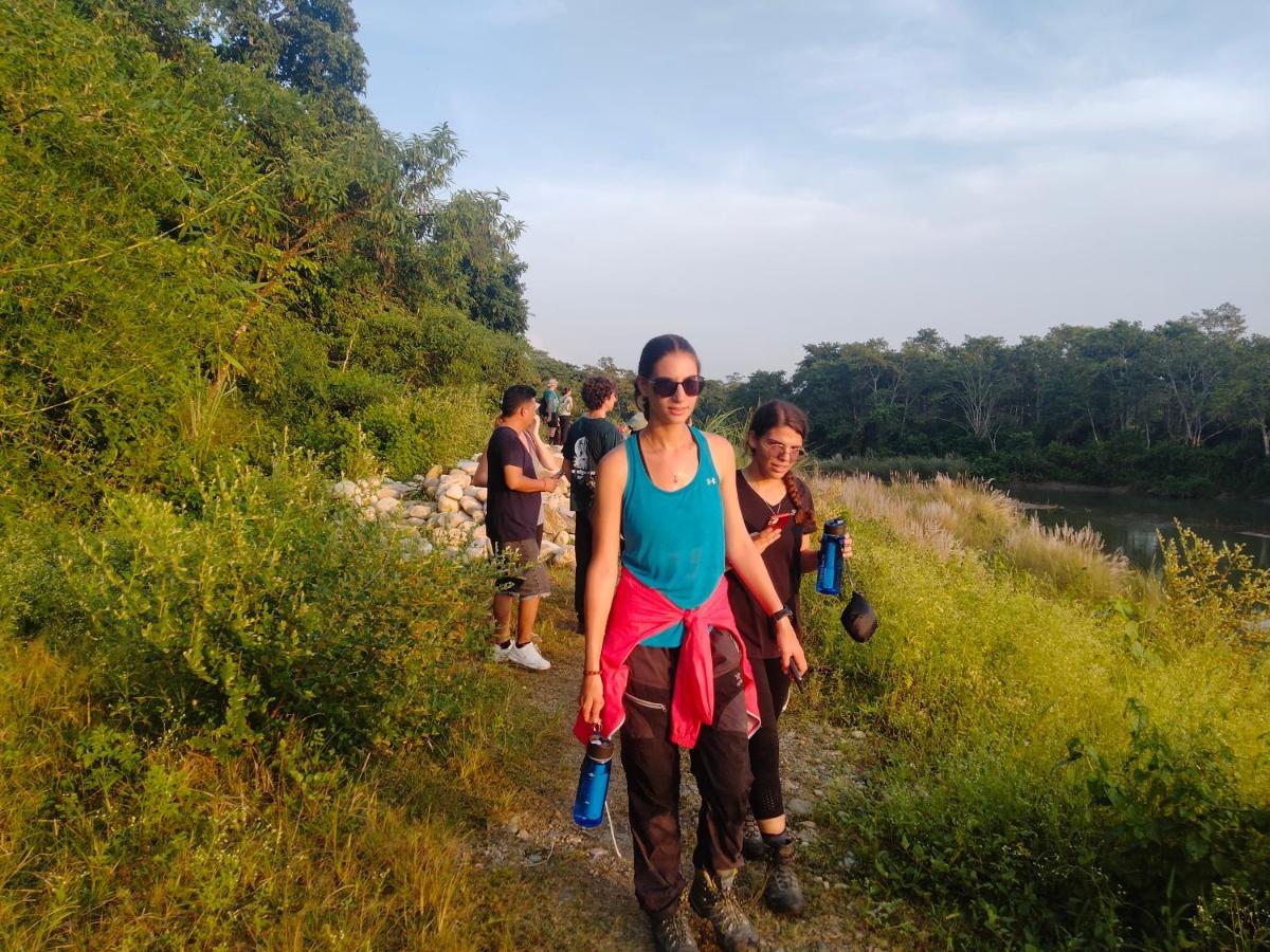 Hotel Tiger Tops Sauraha Kültér fotó