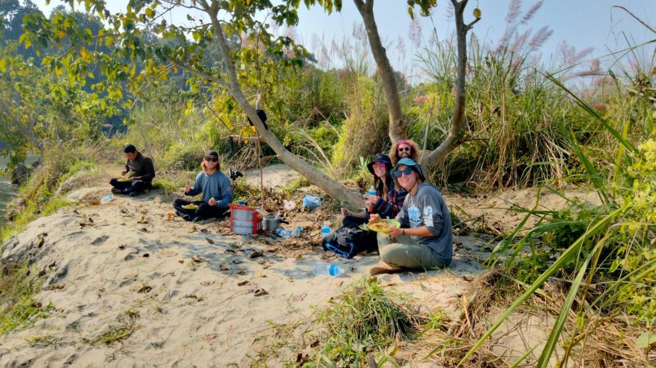Hotel Tiger Tops Sauraha Kültér fotó