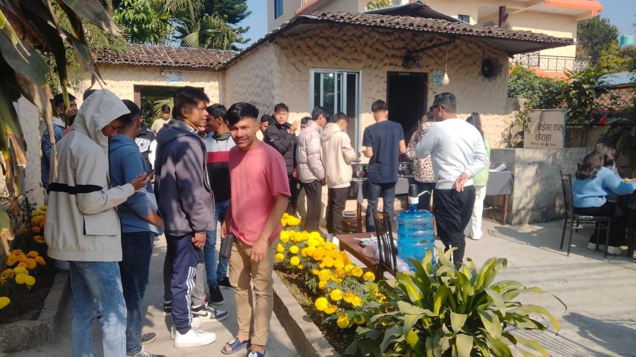 Hotel Tiger Tops Sauraha Kültér fotó