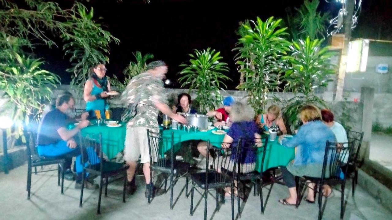 Hotel Tiger Tops Sauraha Kültér fotó