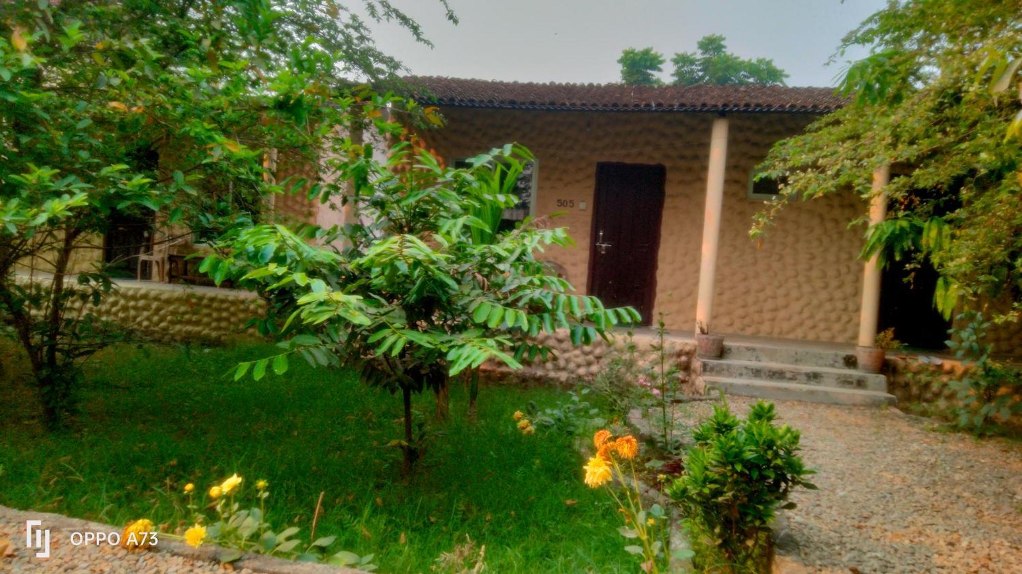 Hotel Tiger Tops Sauraha Szoba fotó