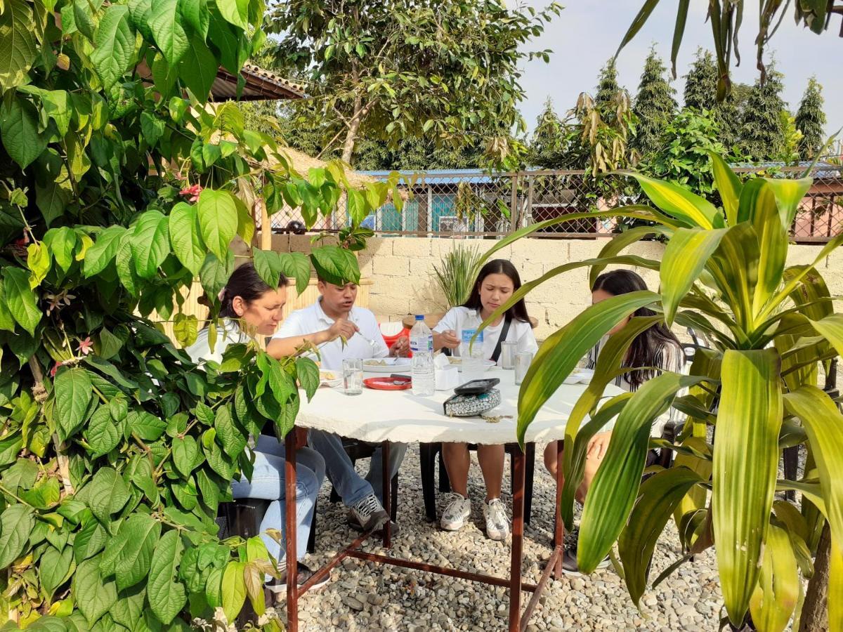 Hotel Tiger Tops Sauraha Kültér fotó