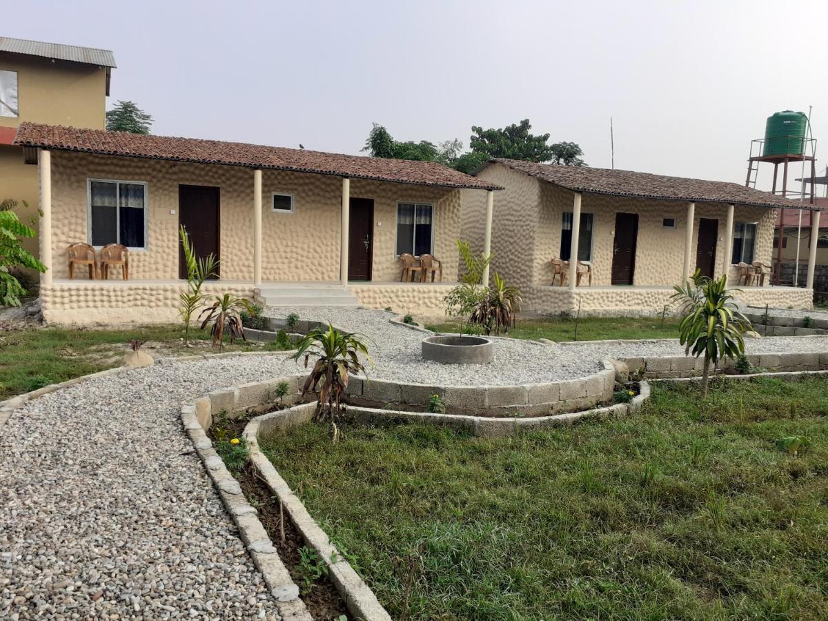 Hotel Tiger Tops Sauraha Kültér fotó