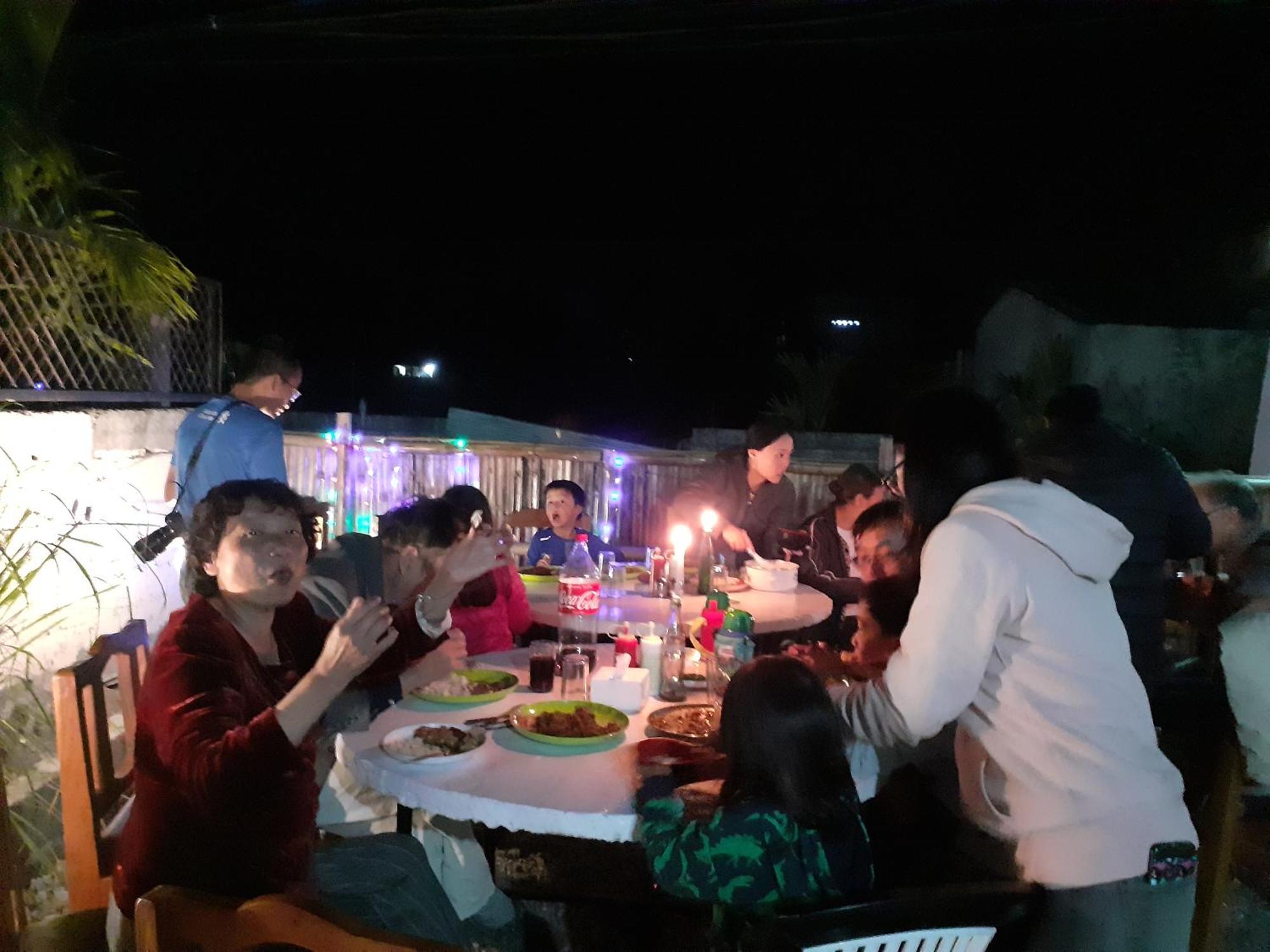 Hotel Tiger Tops Sauraha Kültér fotó