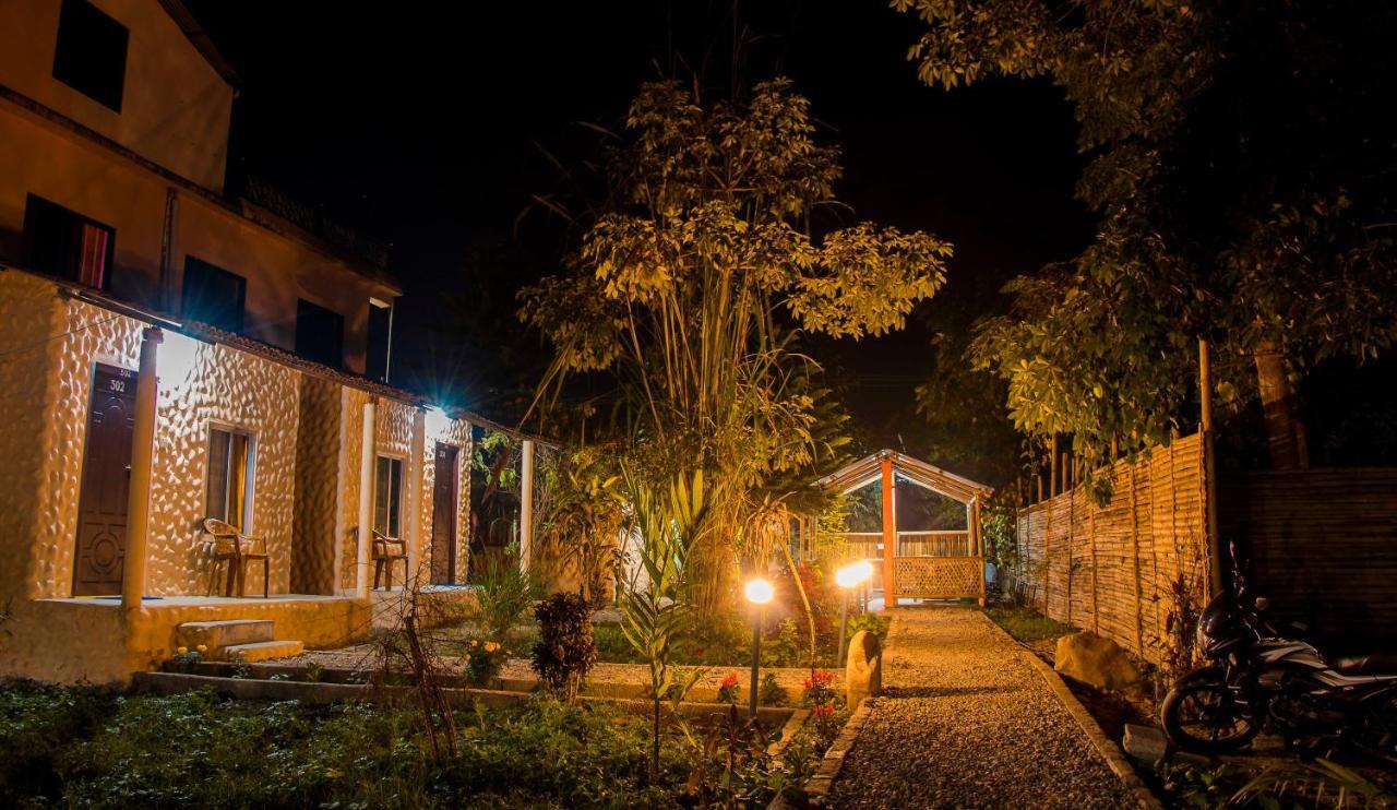 Hotel Tiger Tops Sauraha Kültér fotó